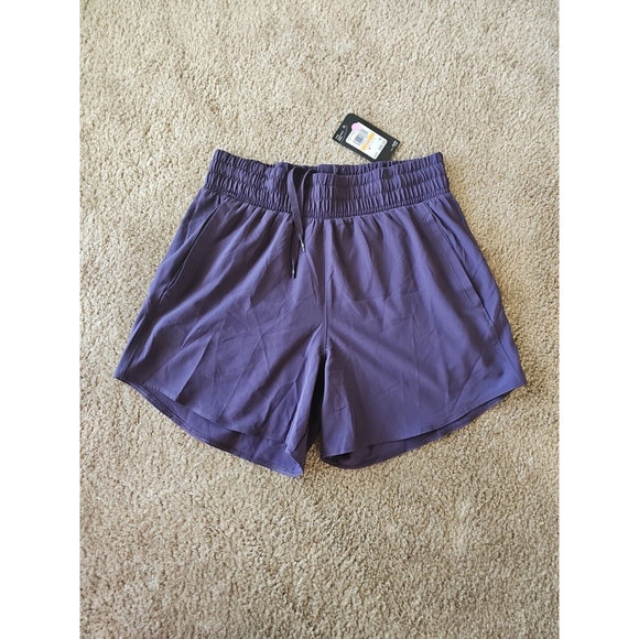 Under Armour Flex Woven Women's Size Small Tux Purple 5" Shorts NEW $40 - Picture 1 of 5